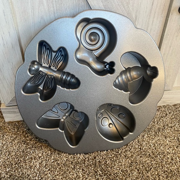 Nordicware Backyard Bugs Pan Cakes - Picture 2 of 8